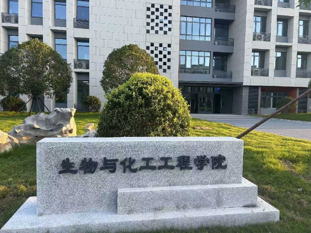 建水县扬州职业大学体育场高杆灯项目